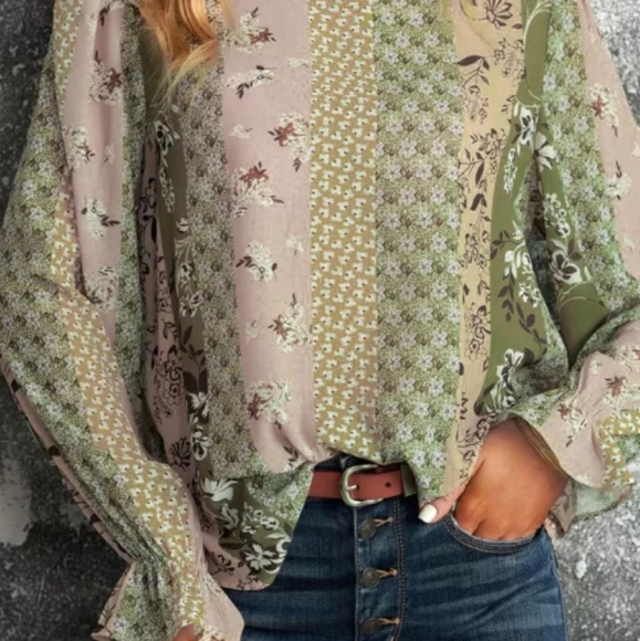 ♥️New boutique floral print ruffle cuff - Picture 3 of 16